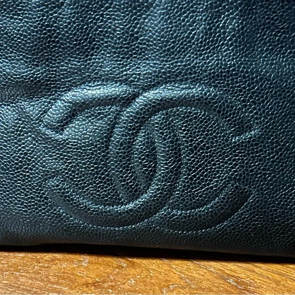 Chanel Caviar Timeless CC Cosmetic Pouch Black - Picture 4 of 10